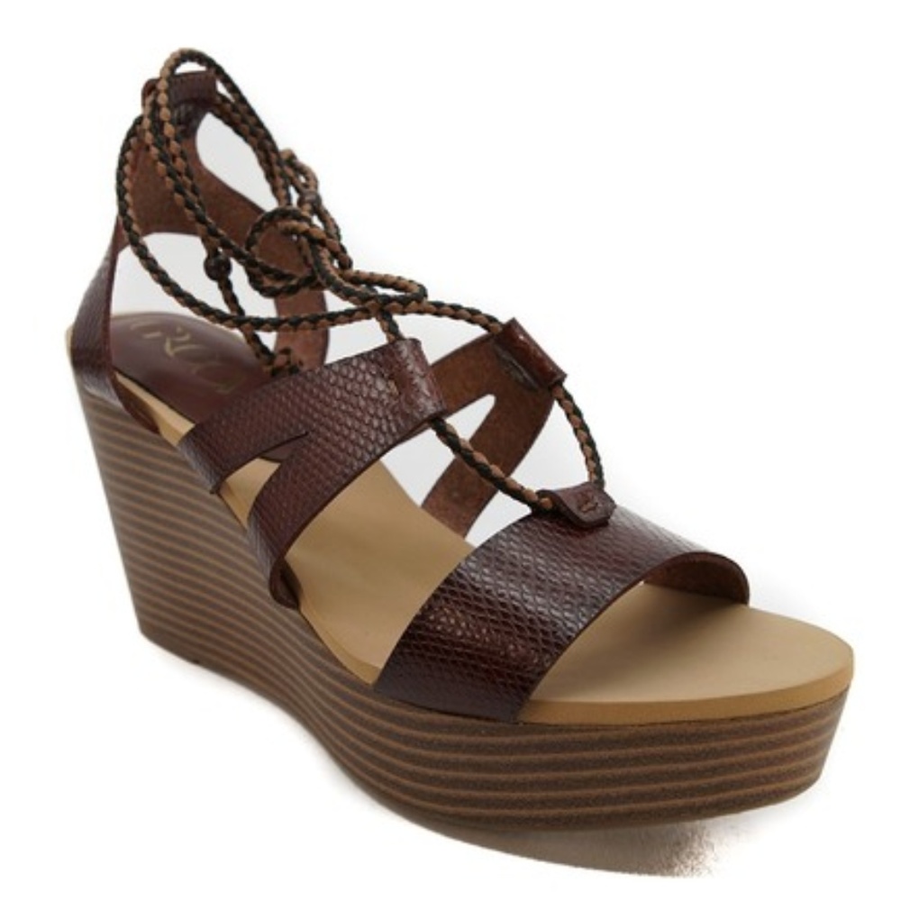 Groove Lace Up Wedge Sandal - Sz 8
